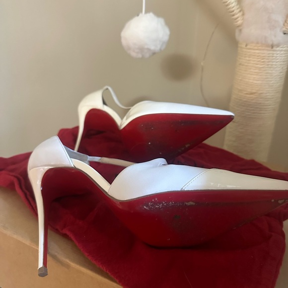 Whit Louboutins bought from the Holt Renfrew in Toronto. 100mm. Size 38 - Picture 6 of 6